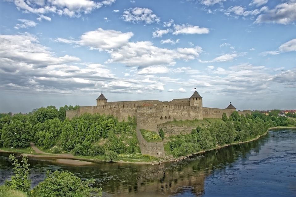 На пункті перетину кордону в Нарві спостерігається різке збільшення кількості заборон на в'їзд