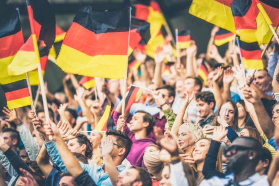 Німеччина переглядає закони про громадянство, щоб дозволити подвійне громадянство