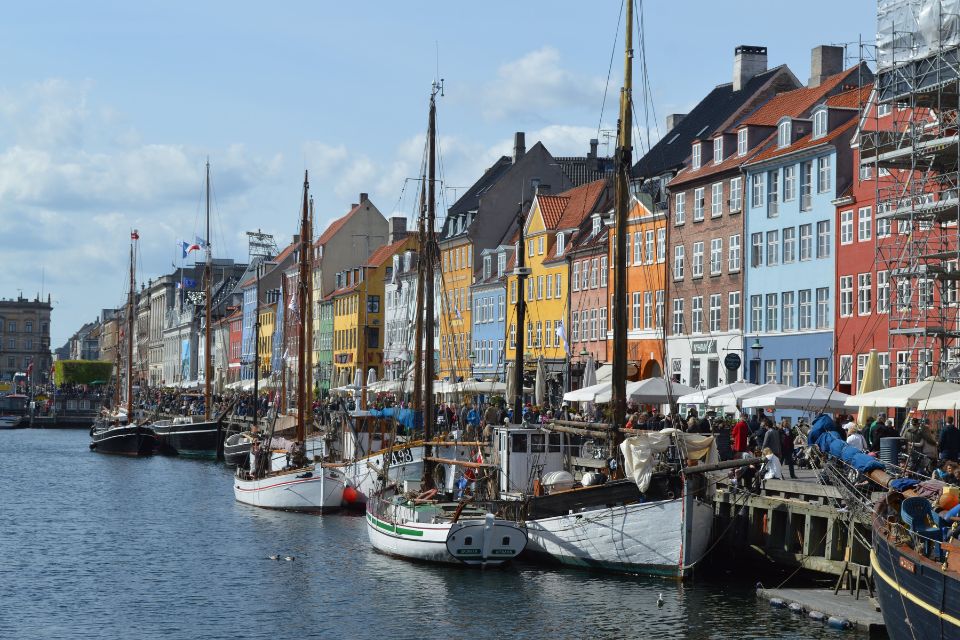 Данія скасовує посвідки на проживання для біженців, які повертаються додому