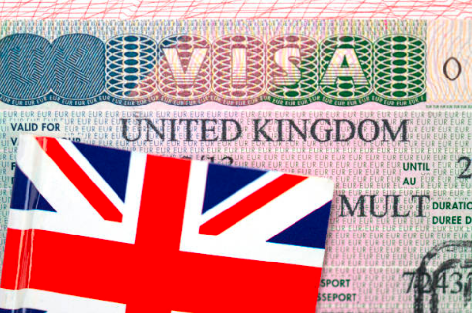 Великобританія оголосила про посилення візових правил для скорочення міграції